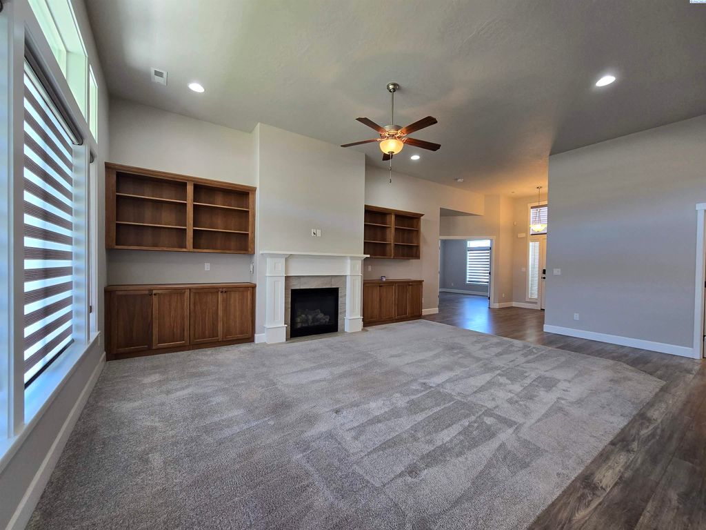 Photo of 6988 W 31st Avenue, Kennewick, WA 99338 (MLS # 289561)