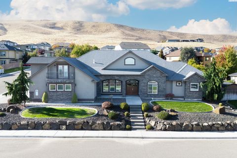 Photo of 2303 W 49th Ave, Kennewick, WA 99337 (MLS # 288351)