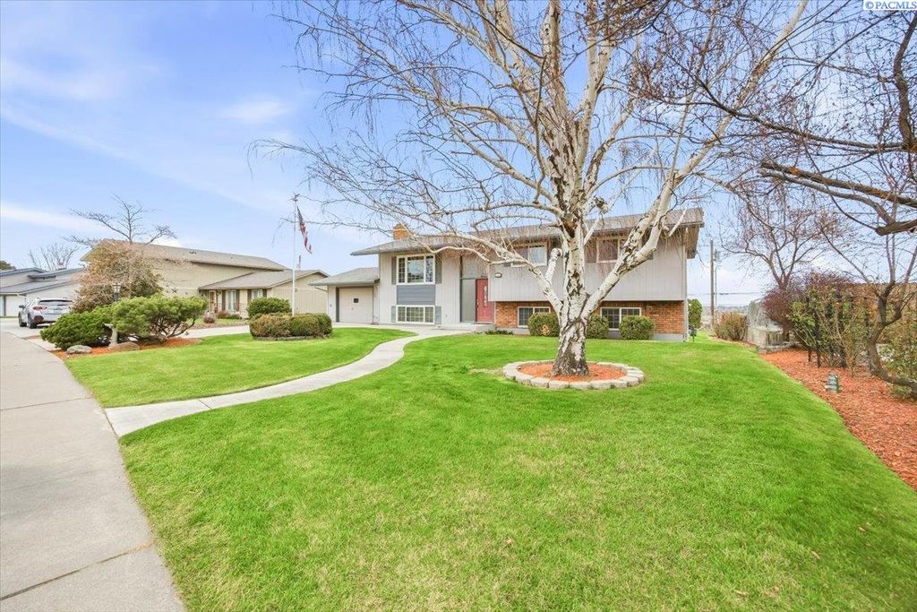 Photo of 2620 W Klamath Ave, Kennewick, WA 99336 (MLS # 291164)