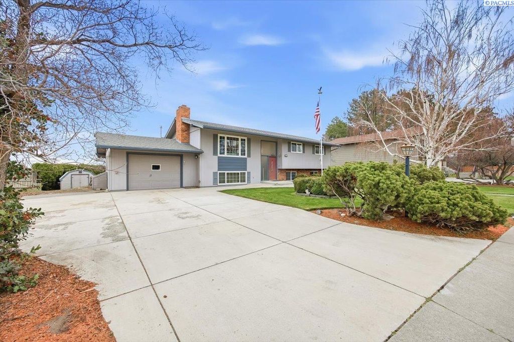 Photo of 2620 W Klamath Ave, Kennewick, WA 99336 (MLS # 291164)