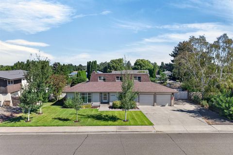 Photo of 4008 W 18th Ave, Kennewick, WA 99338 (MLS # 294850)