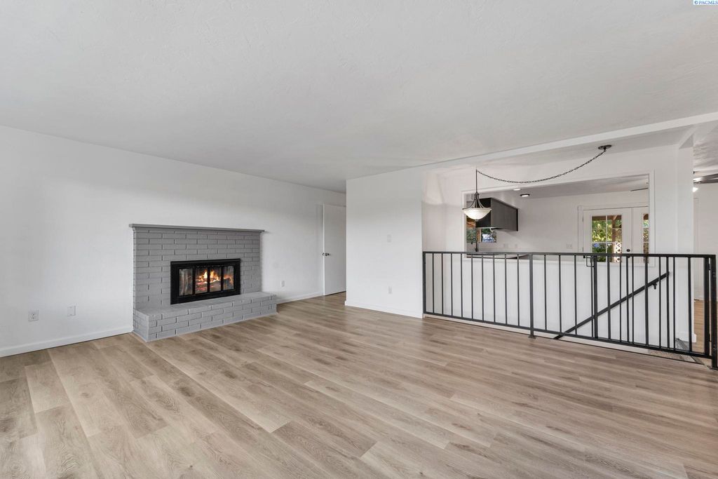 Photo of 114 E 36th Ave, Kennewick, WA 99337 (MLS # 288399)