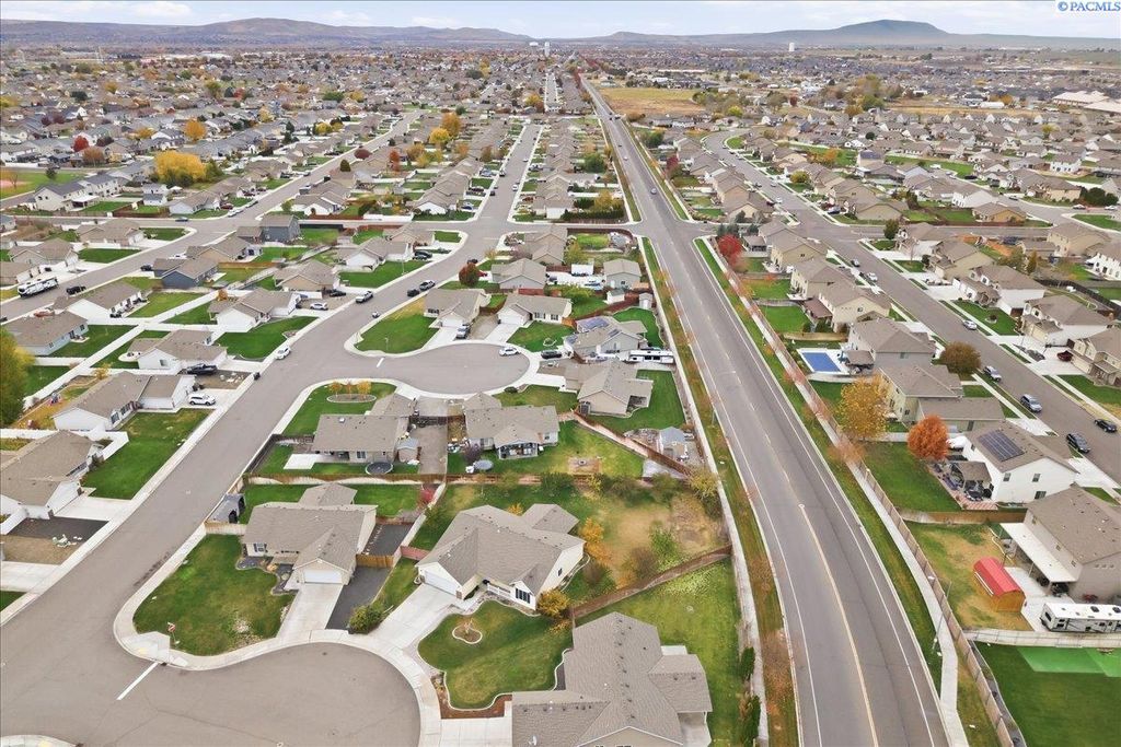 Photo of 5514 Zafra Ct, Pasco, WA 99301 (MLS # 288739)