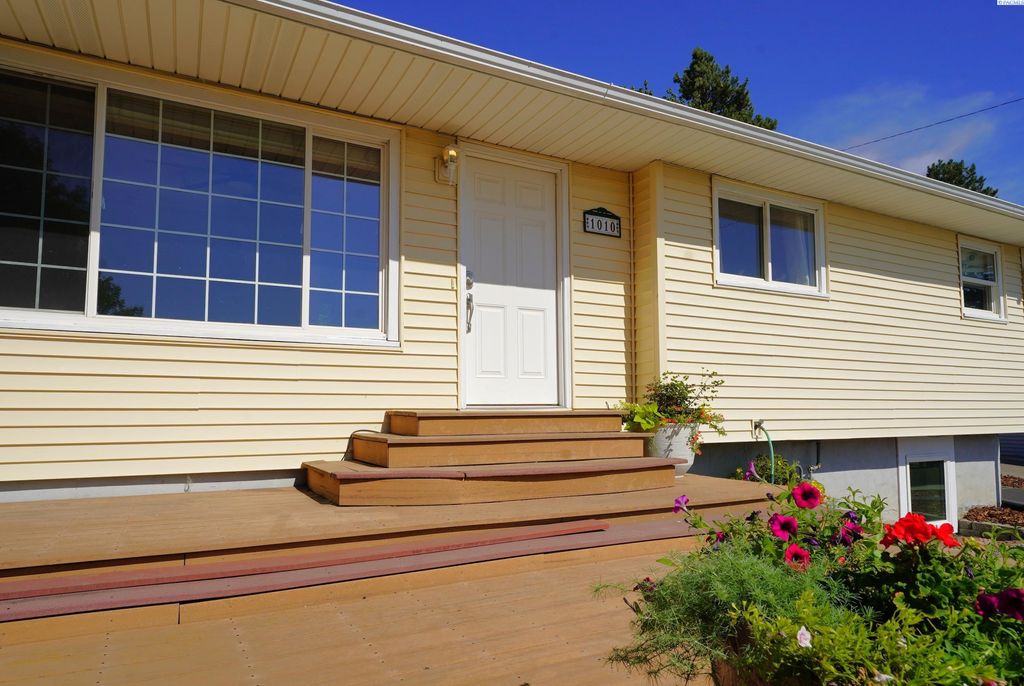 Photo of 1010 NW Clifford St, Pullman, WA 99163 (MLS # 285790)