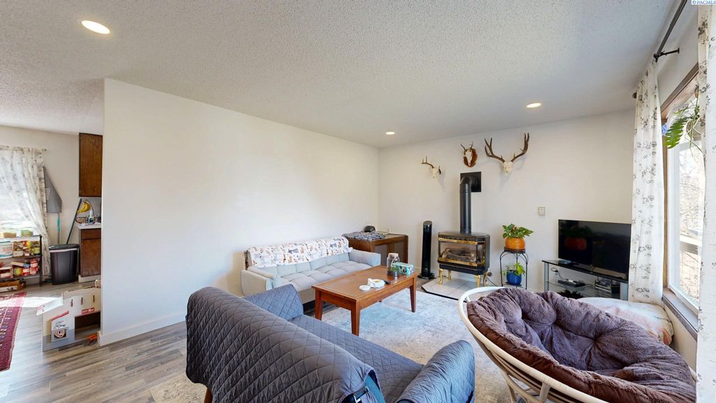 Photo of 1725 NW Lamont St, Pullman, WA 99163 (MLS # 291678)