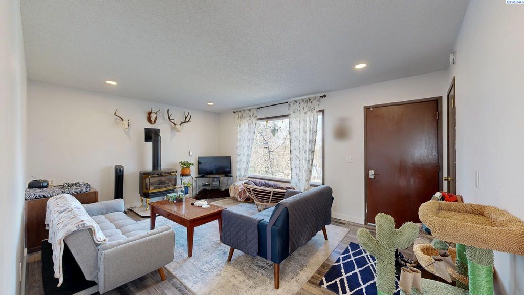 Photo of 1725 NW Lamont St, Pullman, WA 99163 (MLS # 291678)