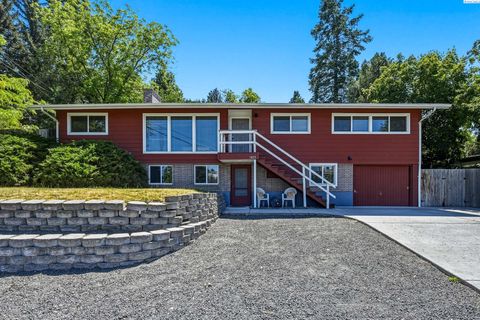 Photo of 1825 NE Valley Rd, Pullman, WA 99163 (MLS # 294509)