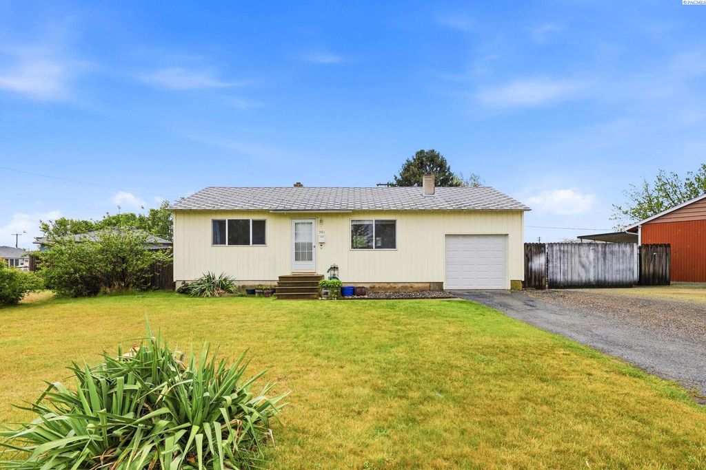 Photo of 501 Berkshire St, Richland, WA 99354 (MLS # 292400)