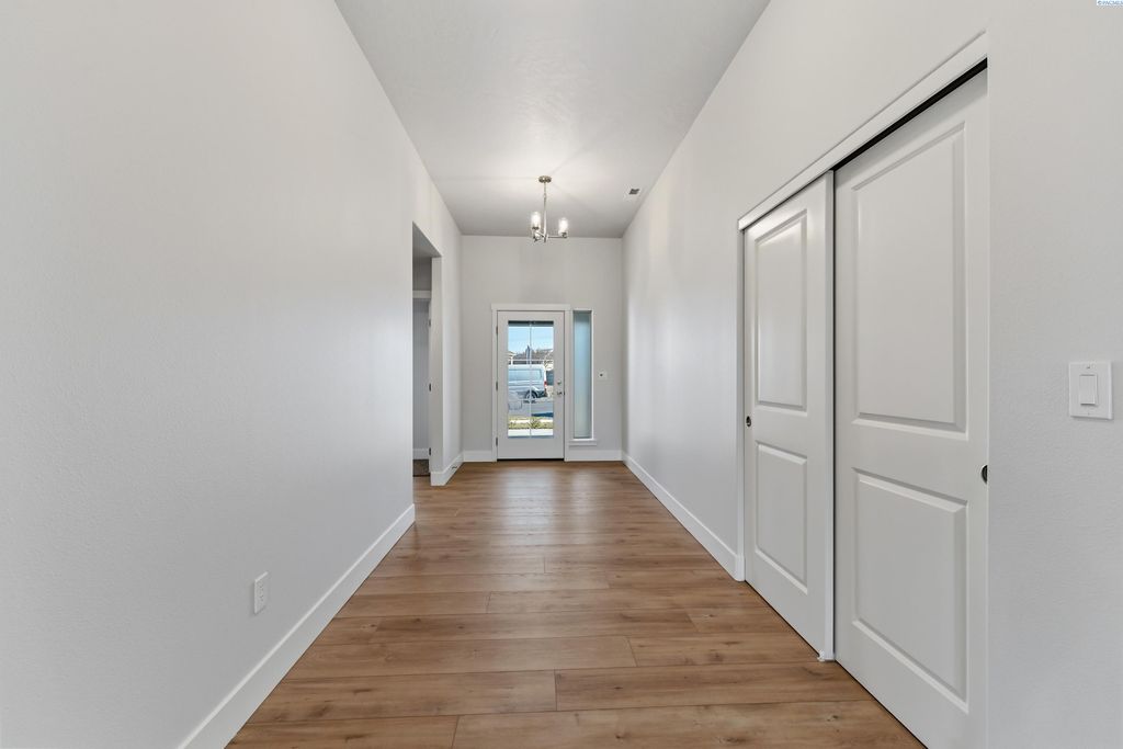 Photo of 10008 Redbud Dr, Pasco, WA 99301 (MLS # 291156)