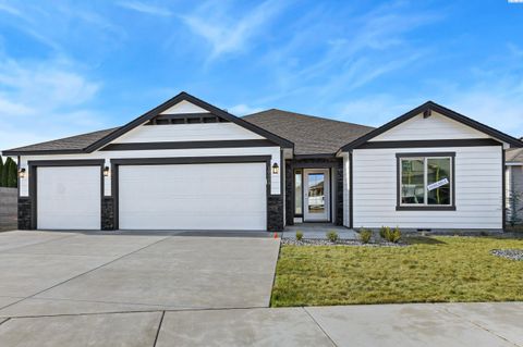Photo of 10008 Redbud Dr, Pasco, WA 99301 (MLS # 291156)