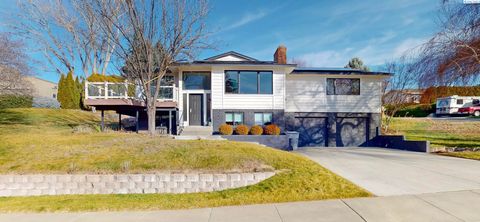 Photo of 460 Blalock Court, Richland, WA 99352 (MLS # 289733)