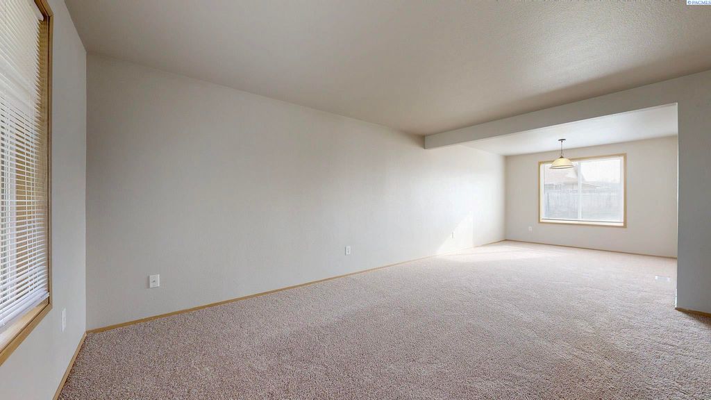 Photo of 6412 Ruth Drive, Pasco, WA 99301 (MLS # 290592)