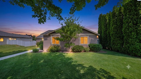 Photo of 544 Cherokee St, Richland, WA 99352 (MLS # 294834)