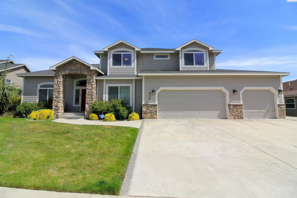 Photo of 538 Meadow Hills Drive, Richland, WA 99352 (MLS # 292778)