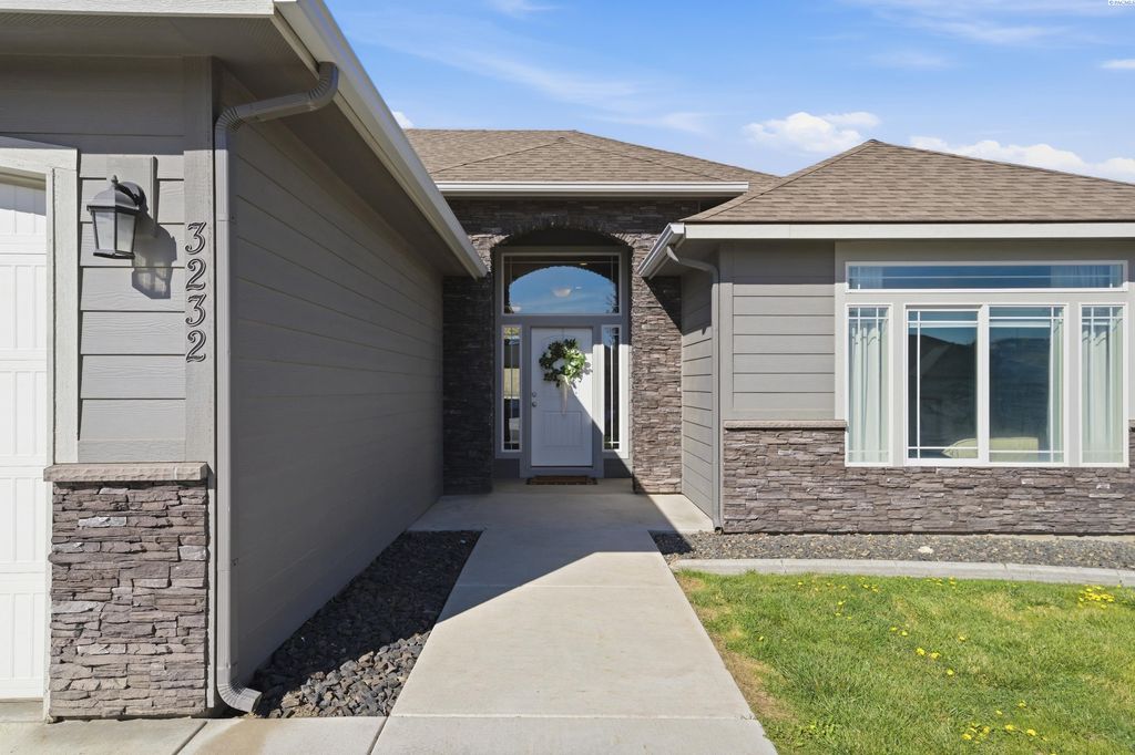Photo of 3232 S Taft St, Kennewick, WA 99338 (MLS # 291947)