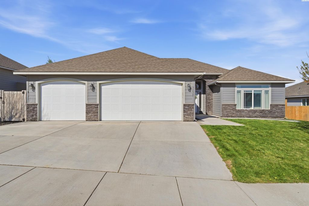 Photo of 3232 S Taft St, Kennewick, WA 99338 (MLS # 291947)