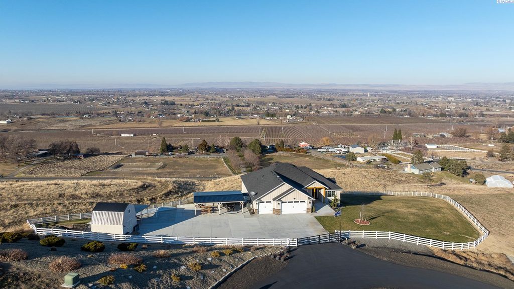 Photo of 21902 S 1522 Pr Sw (Richards Rd) Pr, Prosser, WA 99350 (MLS # 289600)