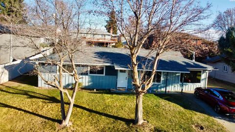 Photo of 207 Adams Park Dr, Zillah, WA 98953 (MLS # 289314)