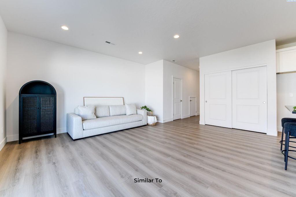 Photo of 10538 Clearwater Dr, Kennewick, WA 99336 (MLS # 291120)