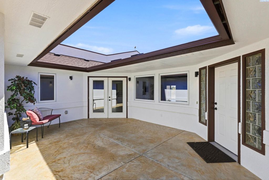 Photo of 1903 N Meadows Dr. North Dr, Richland, WA 99352 (MLS # 292354)