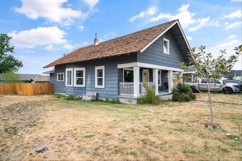 Photo of 1404 Grant Ave, Prosser, WA 99350 (MLS # 293419)