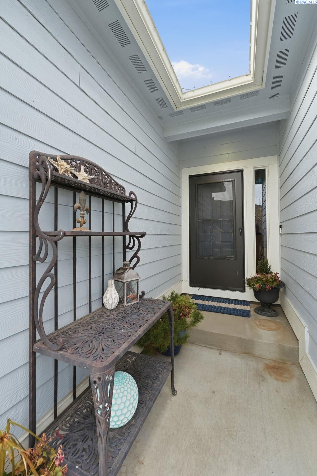 Photo of 1003 Chinook Dr, Richland, WA 99352 (MLS # 289702)