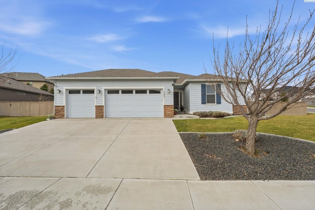 Photo of 1003 Chinook Dr, Richland, WA 99352 (MLS # 289702)