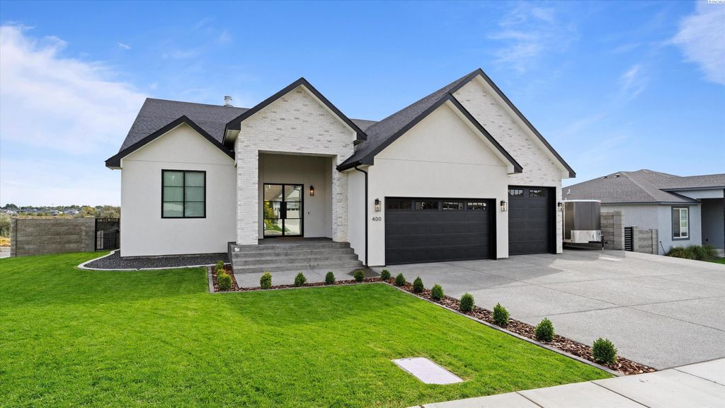 Photo of 400 Piper Street, Richland, WA 99352 (MLS # 287977)