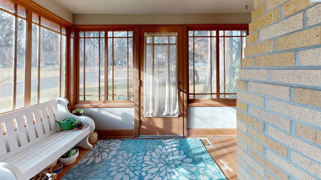 Photo of 430 SE Gladstone St, Pullman, WA 99163 (MLS # 289767)