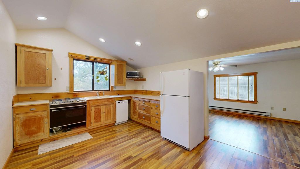 Photo of 125 SW State St, Pullman, WA 99163 (MLS # 290735)