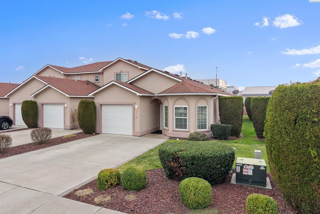 Photo of 9910 Vincenzo Drive, Pasco, WA 99301 (MLS # 289892)