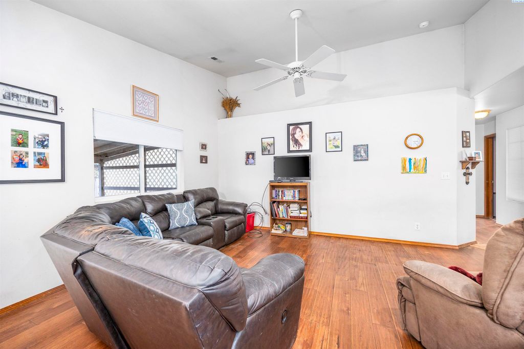 Photo of 7219 W 4th Ave, Kennewick, WA 99336 (MLS # 289222)