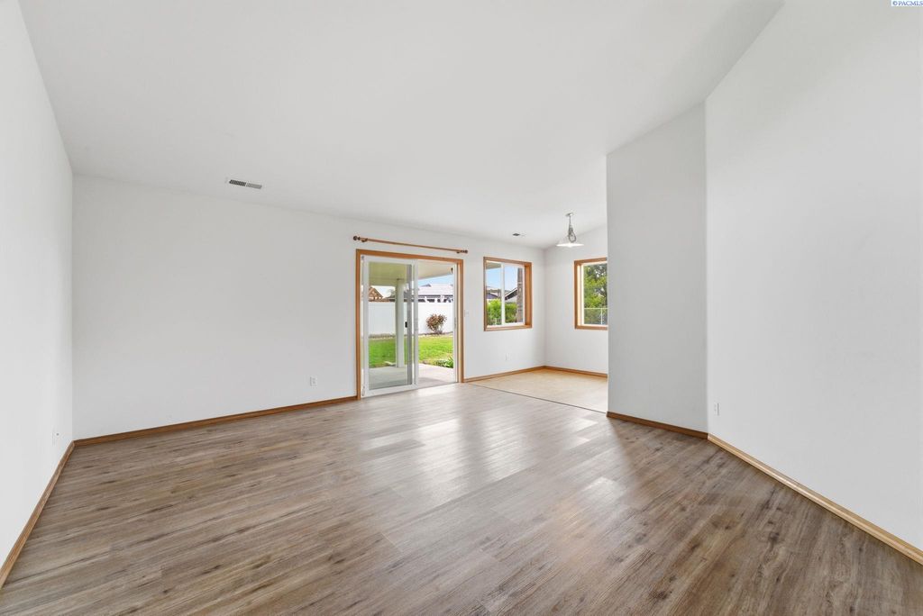 Photo of 4600 Kendall Way, West Richland, WA 99353 (MLS # 291765)