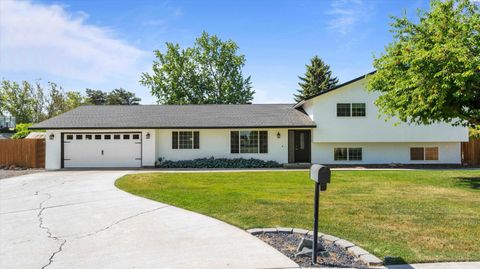 Photo of 702 N Sheppard Place, Kennewick, WA 99336 (MLS # 293251)