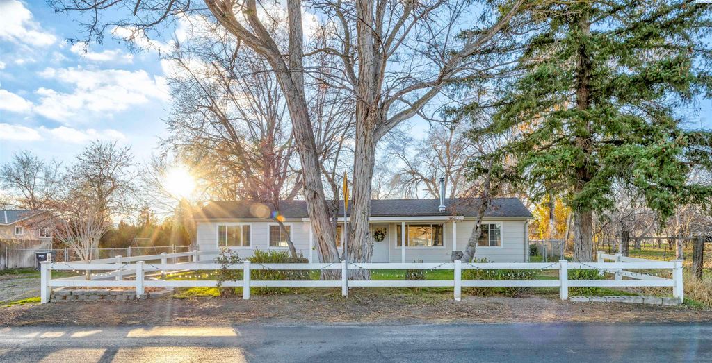 Photo of 59202 N River Road, Benton City, WA 99320 (MLS # 289031)