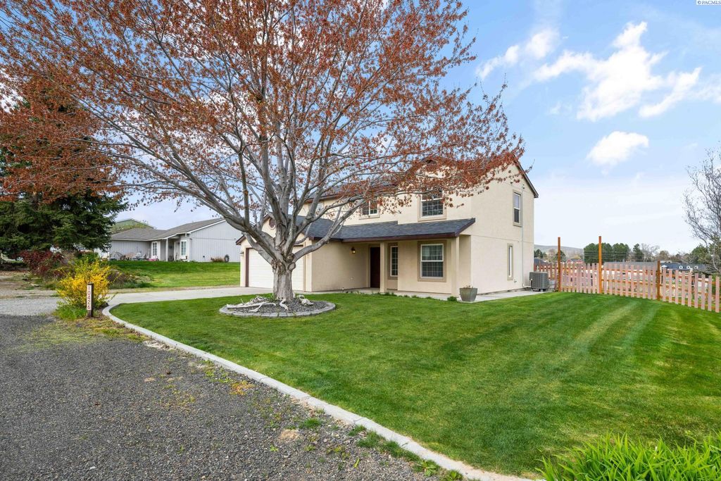 Photo of 10426 S 952 Prairie Se, Kennewick, WA 99338 (MLS # 291813)