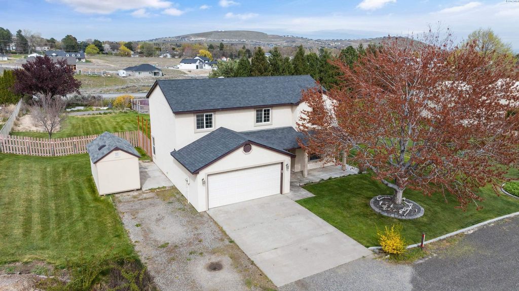 Photo of 10426 S 952 Prairie Se, Kennewick, WA 99338 (MLS # 291813)
