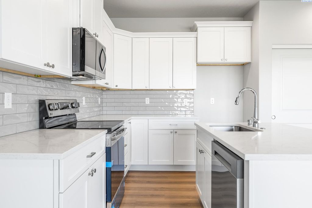 Photo of 7472 Grapevine Ct, West Richland, WA 99353 (MLS # 289936)