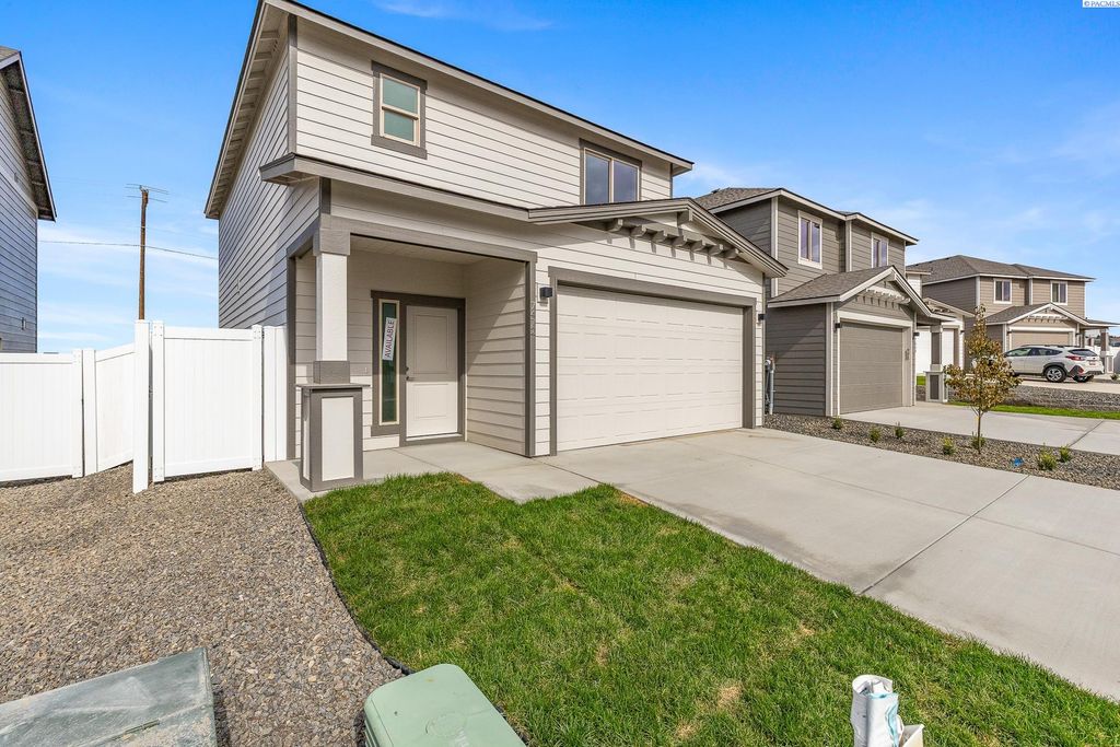 Photo of 7472 Grapevine Ct, West Richland, WA 99353 (MLS # 289936)