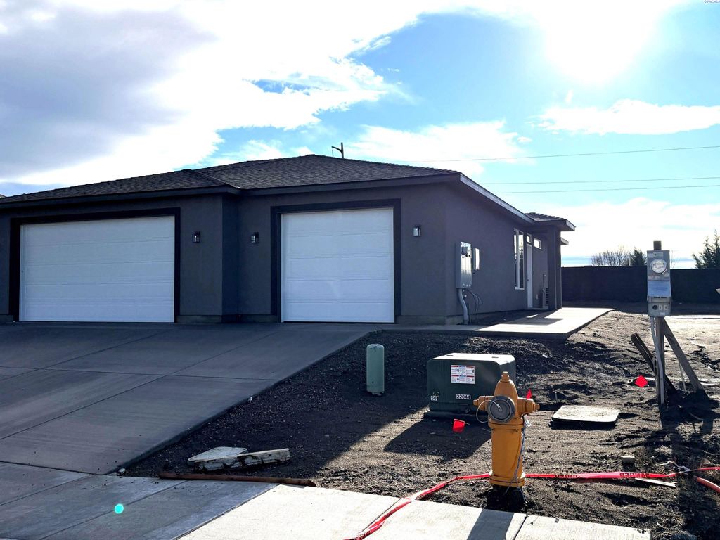 Photo of 8806 Silver Mound Dr #B, Pasco, WA 99353 (MLS # 289597)