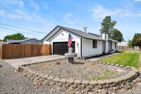 Photo of 1520 S Vancouver St, Kennewick, WA 99338 (MLS # 294675)