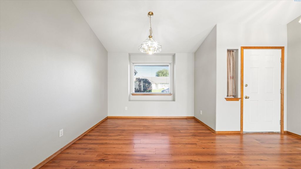 Photo of 632 N Perry Loop, Kennewick, WA 99336 (MLS # 288150)