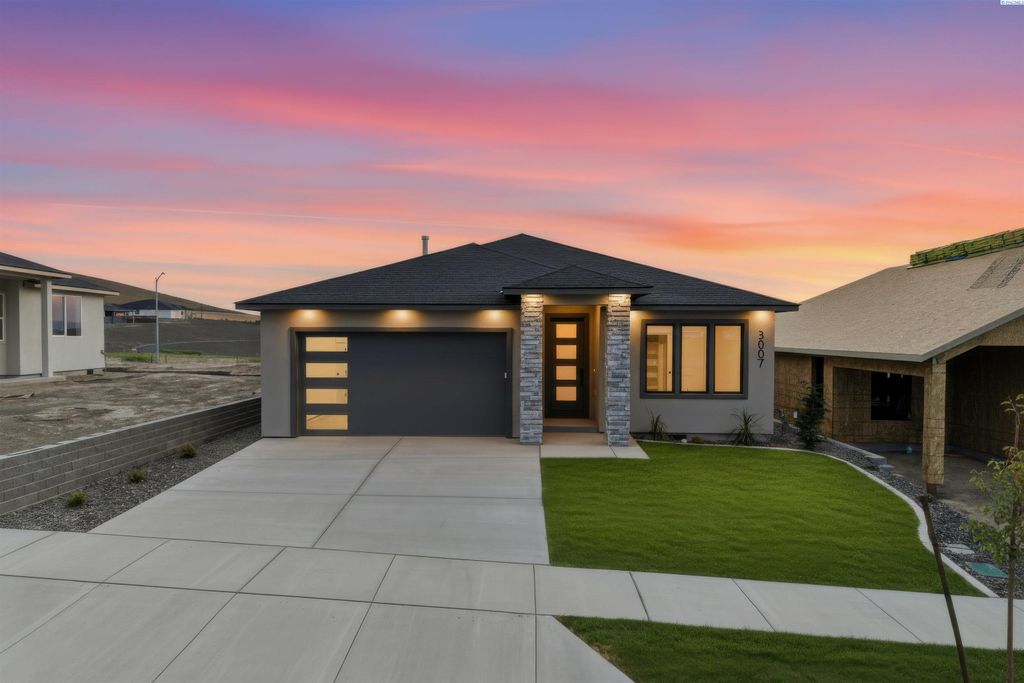 Photo of 3007 Meadowlark Ave, Richland, WA 99352 (MLS # 292973)