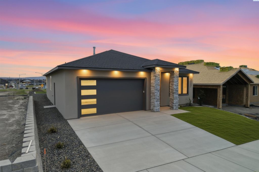 Photo of 3007 Meadowlark Ave, Richland, WA 99352 (MLS # 292973)