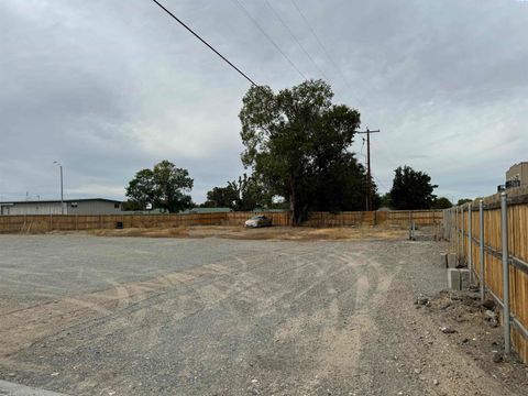 Photo of 2005 W Lewis St, Pasco, WA 99301 (MLS # 288140)