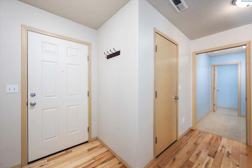Photo of 2553 Jason Loop, Richland, WA 99352 (MLS # 292930)