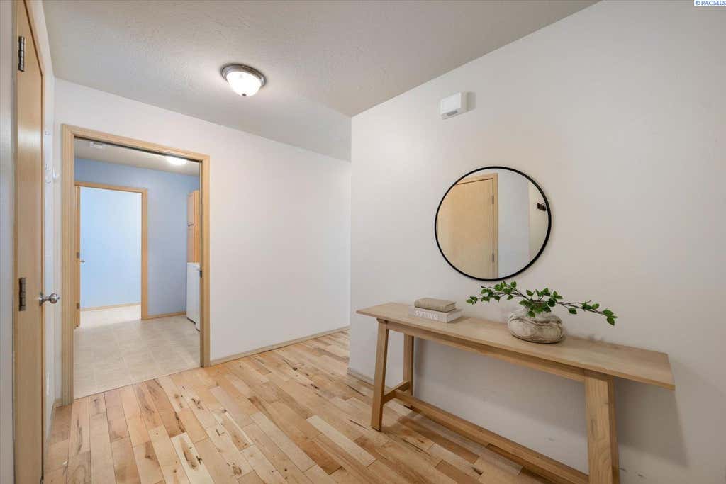 Photo of 2553 Jason Loop, Richland, WA 99352 (MLS # 292930)