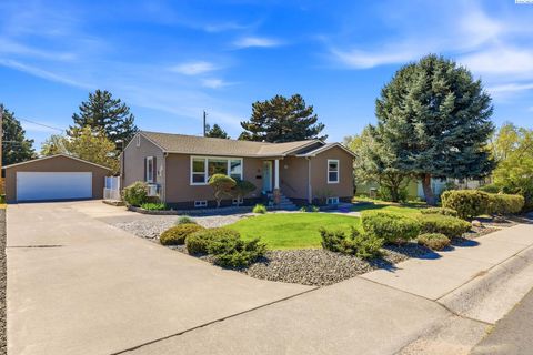 Photo of 75 Newcomer St, Richland, WA 99354 (MLS # 292171)