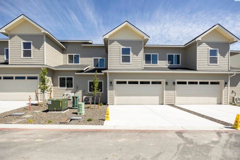 Photo of 4460 Conifer St, West Richland, WA 99353 (MLS # 293971)