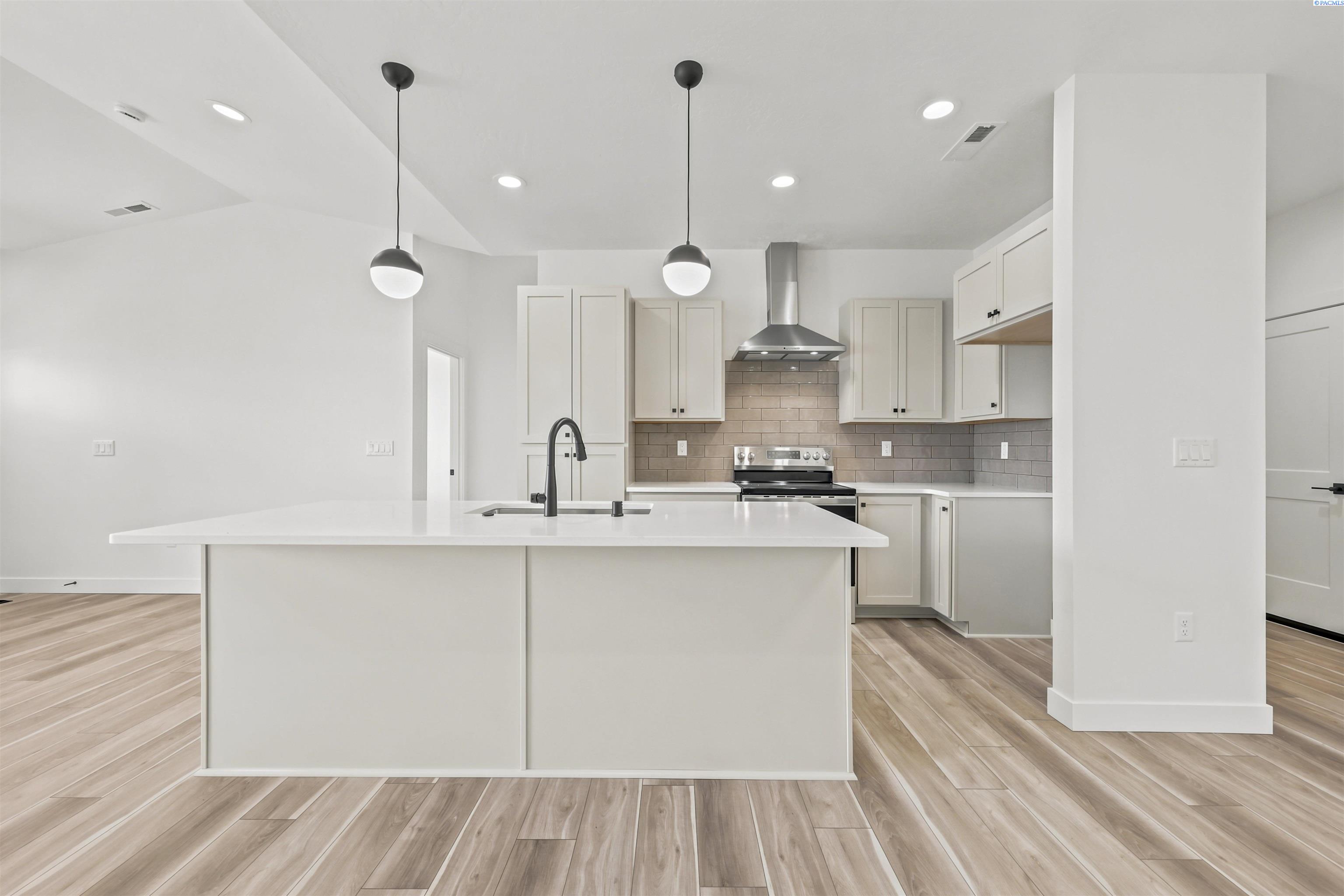 Photo 1 of 30 — 4460 Conifer St, West Richland, WA 99353
